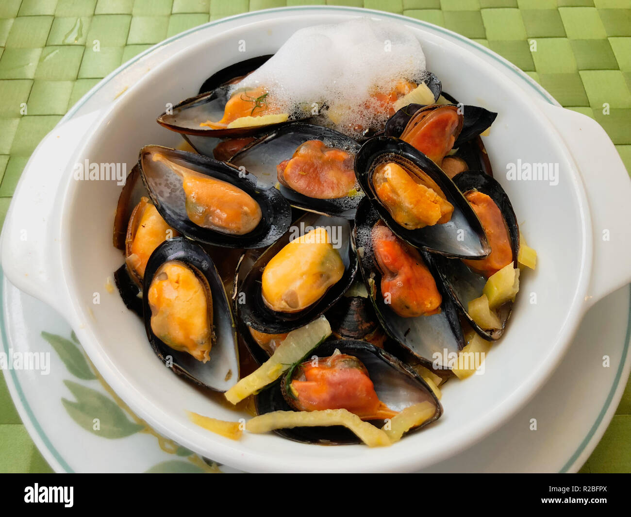 Steamed mussels moules mariniere, with Ouzo foam Stock Photo Alamy
