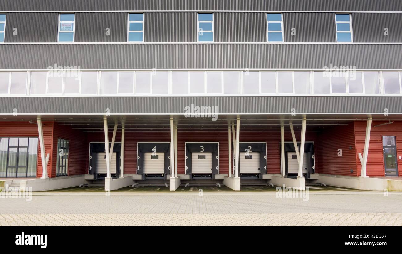 Industrial docking stations of a distribution centre Stock Photo - Alamy