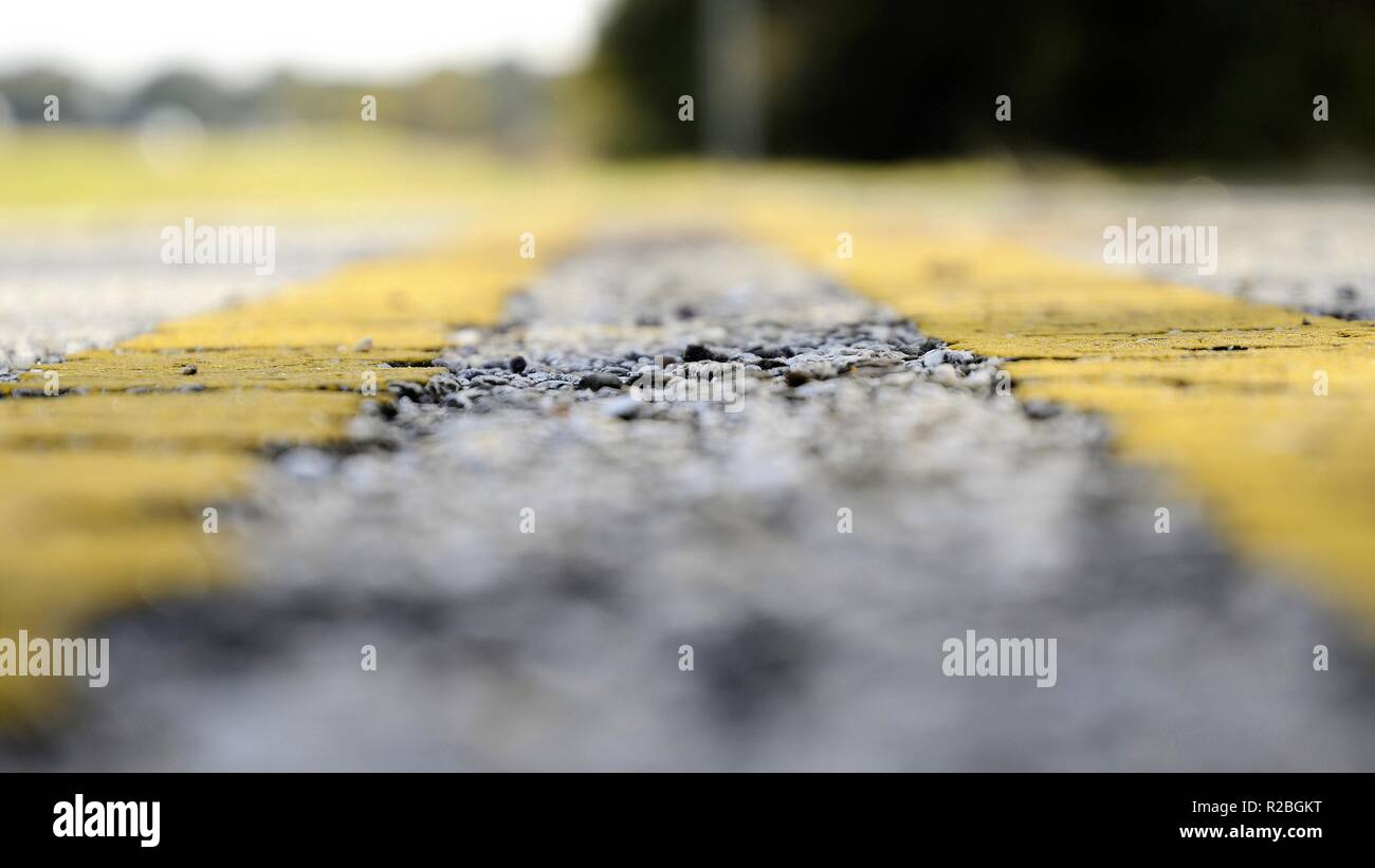 Road yellow divider lines hires stock photography and images Alamy