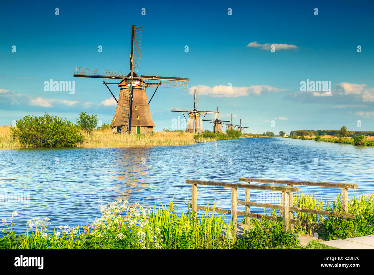 Fabulous touristc place, beautiful water canal in Kinderdijk with ...
