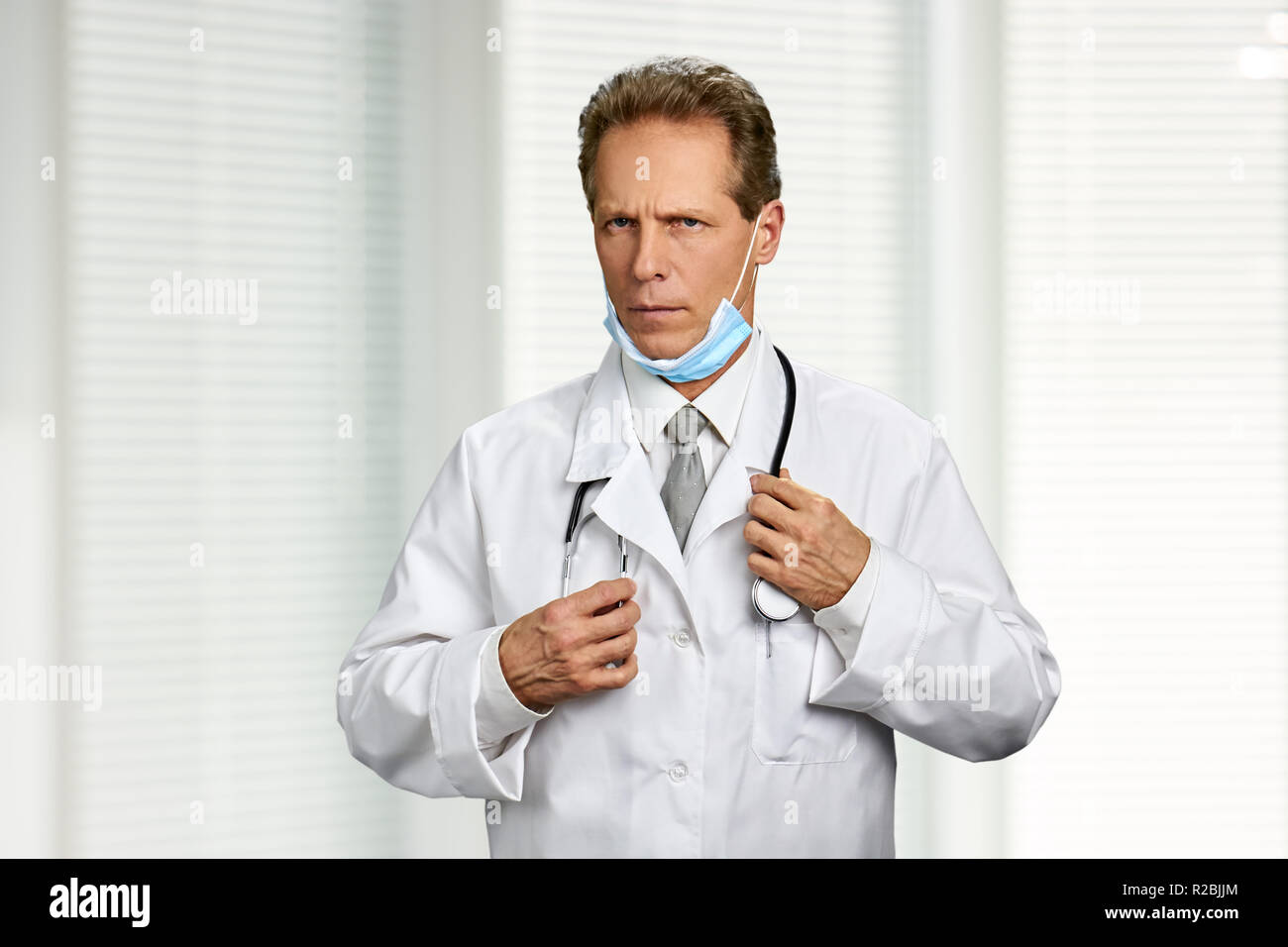 Confused doctor hi-res stock photography and images - Alamy