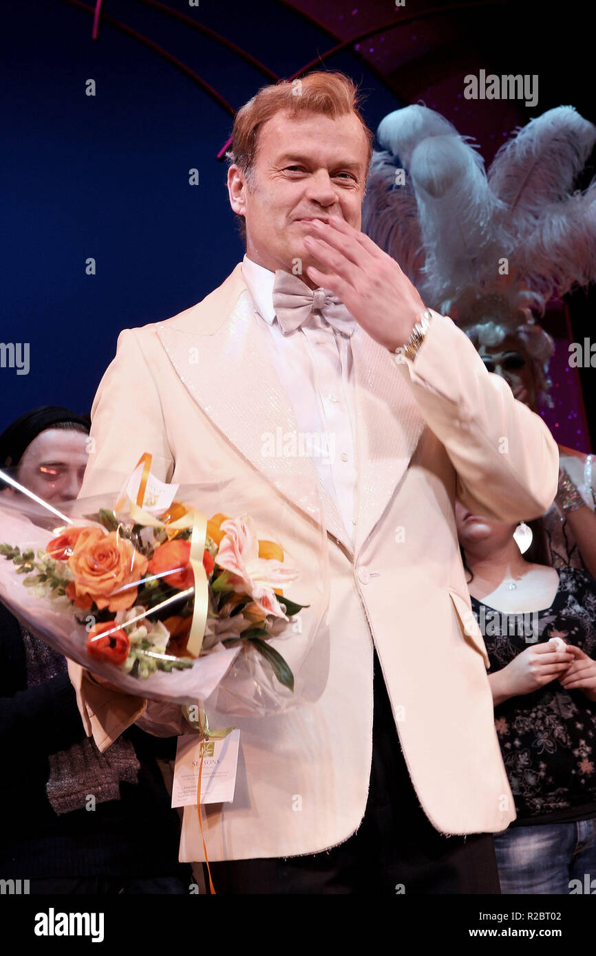 NEW YORK, NY FEBRUARY 13 Kelsey Grammer at the curtain call for his