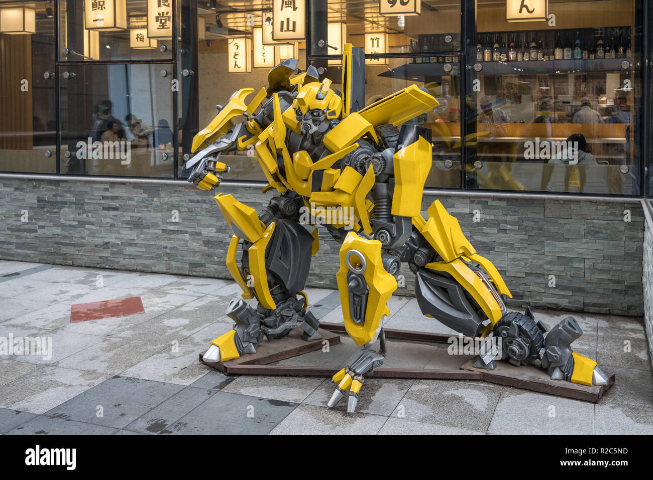Robot amarillo de los transformers new arrivals