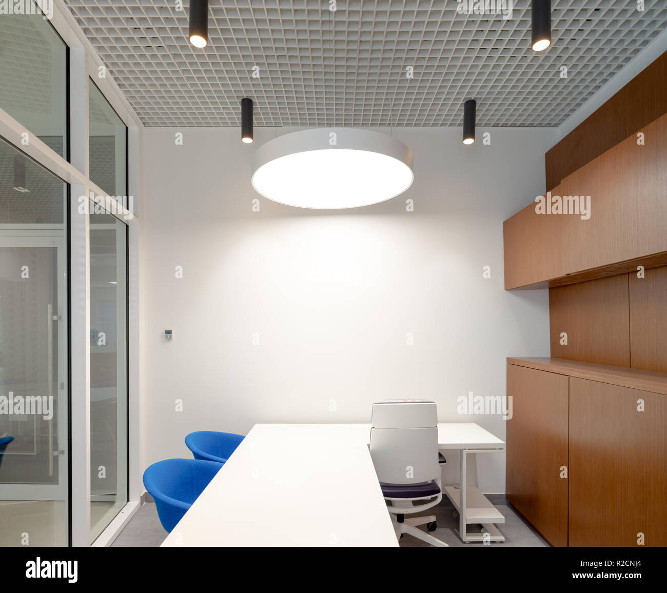 Modern office room interior Stock Photo - Alamy