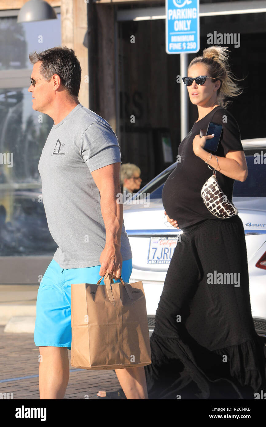 Josh Brolin and his pregnant wife Kathryn Boyd go grocery shopping in