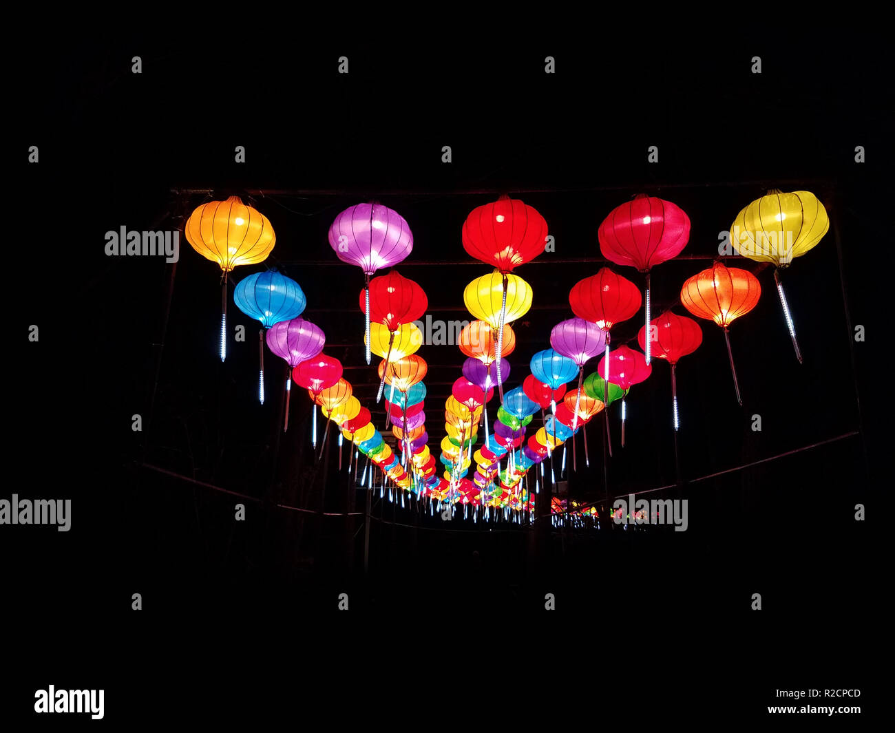 Lit lanterns hi-res stock photography and images - Alamy