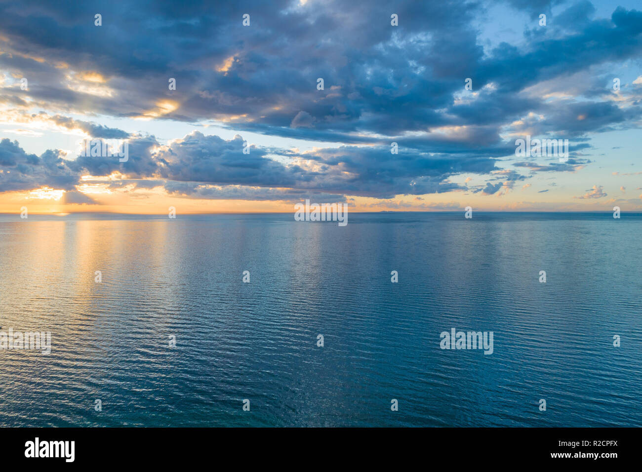 Sunrise sunset over water hi-res stock photography and images - Alamy