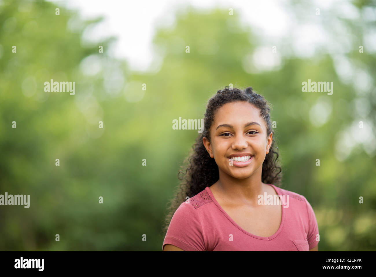 Black teen girl smiling outside hi-res stock photography and images - Alamy