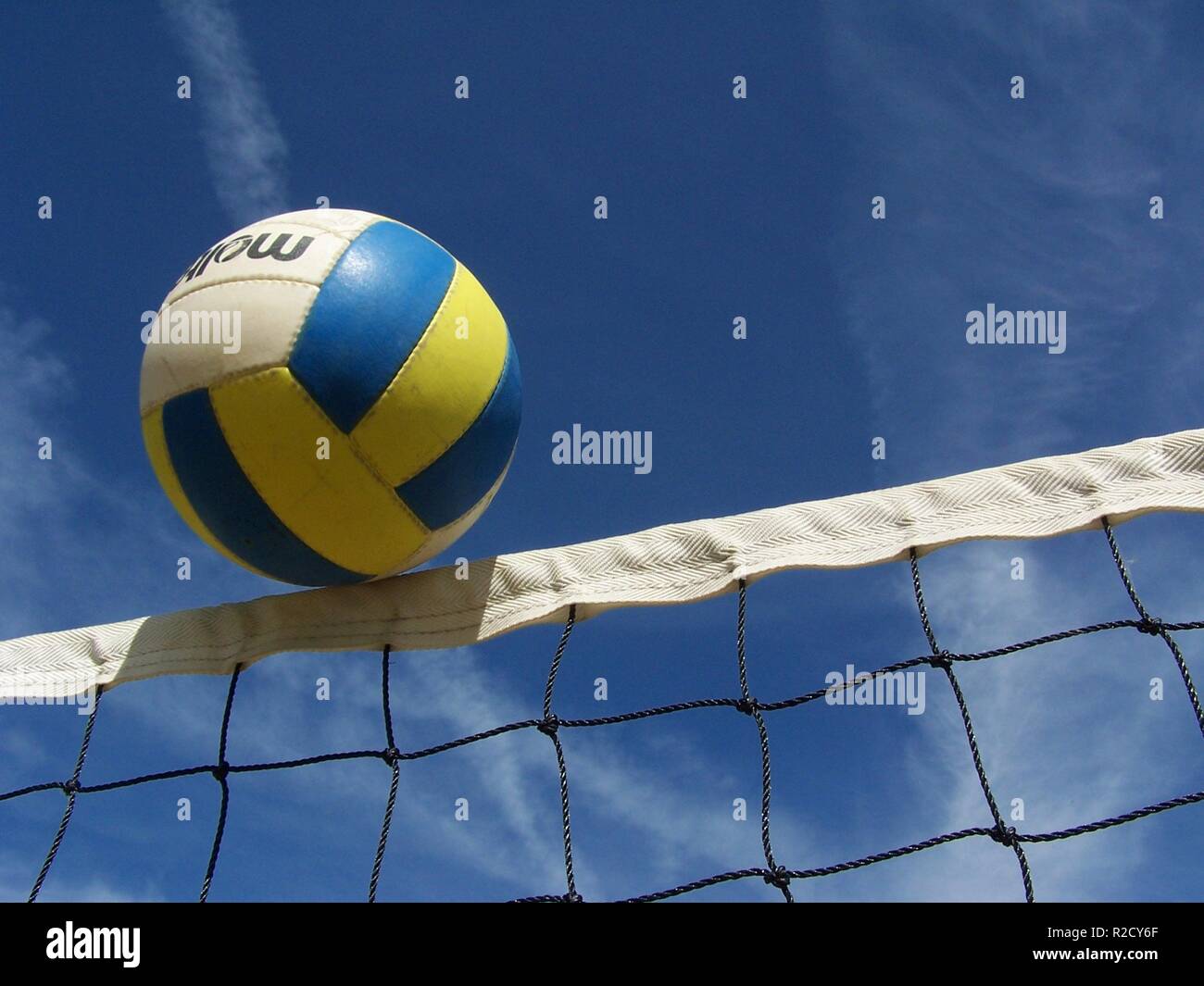 новый мяч для пляжного волейбола микаса 2023. волейбольная. волейбольный мяч. волейбольный мяч. волейбол.