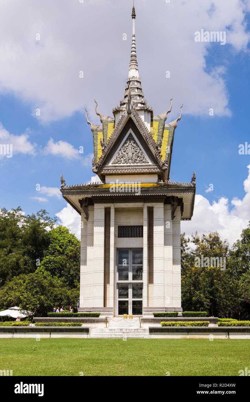 Buddhist Stupa containing human skulls in The Killing Fields Genocidal Centre memorial site. Choeung Ek, Phnom Penh, Cambodia, southeast Asia Stock Photo