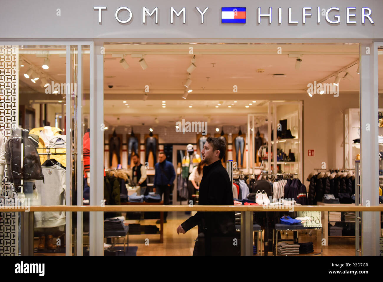 Tommy hilfiger shop hi-res stock photography and images - Alamy