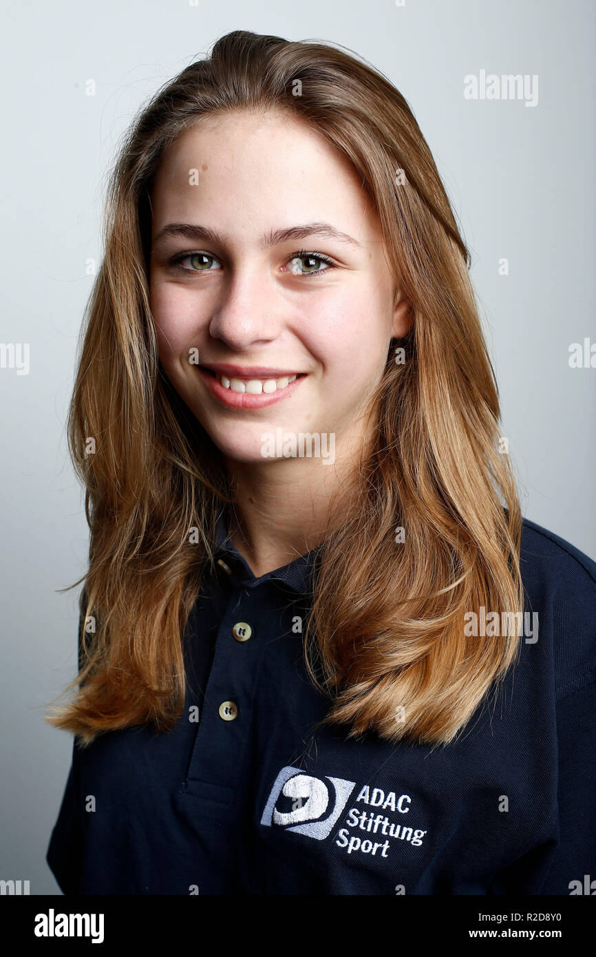 ソフィア・フローシュ直筆サイン入り2Lサイズ写真…Sophia Flörsch Sophia Loren ソフィア ローレン 直筆サイン PHOTO | ハリウッド