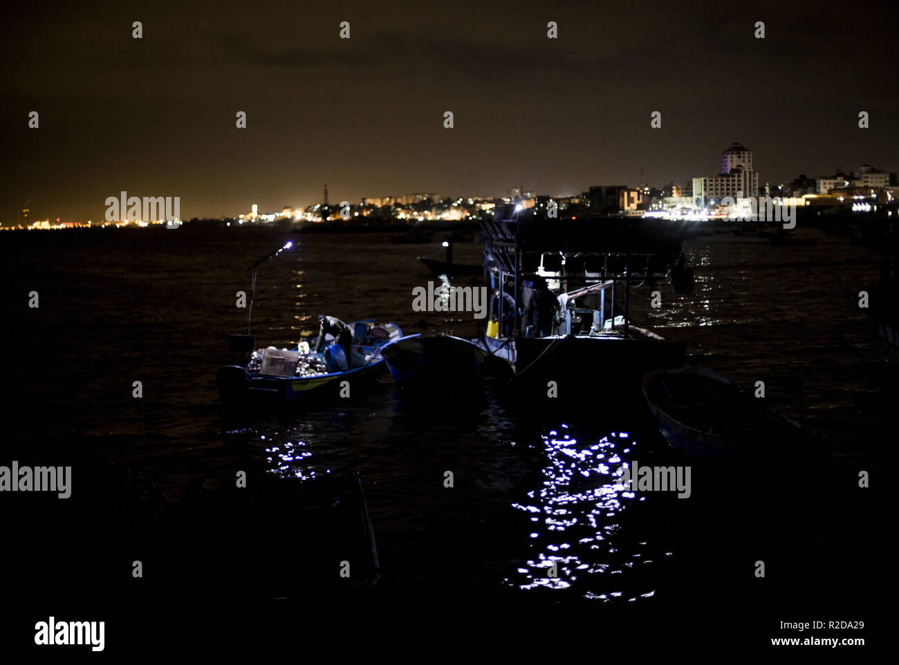 Gaza City, The Gaza Strip, Palestine. 18th Nov, 2018. Palestinian