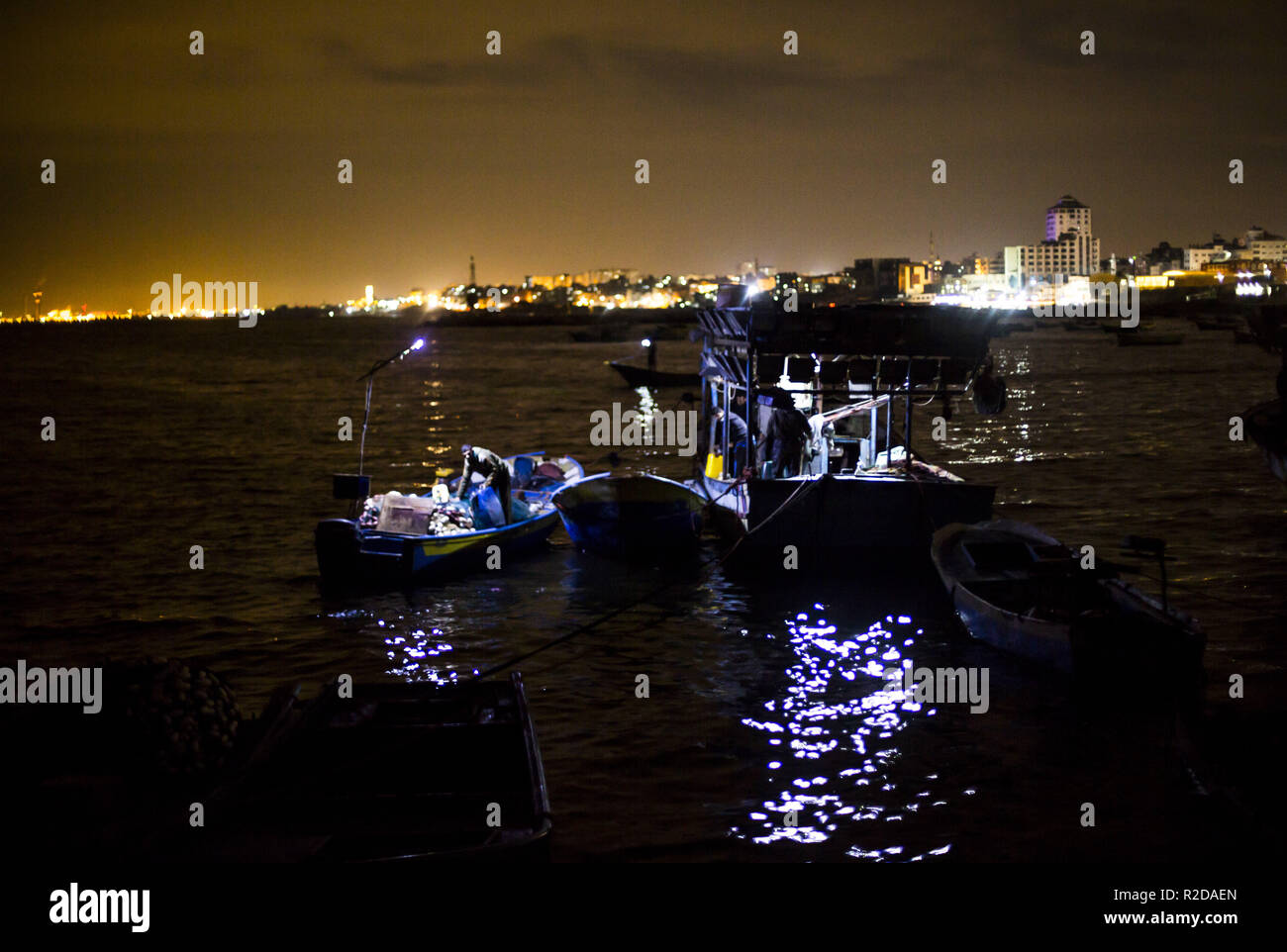 Gaza City, The Gaza Strip, Palestine. 18th Nov, 2018. Palestinian