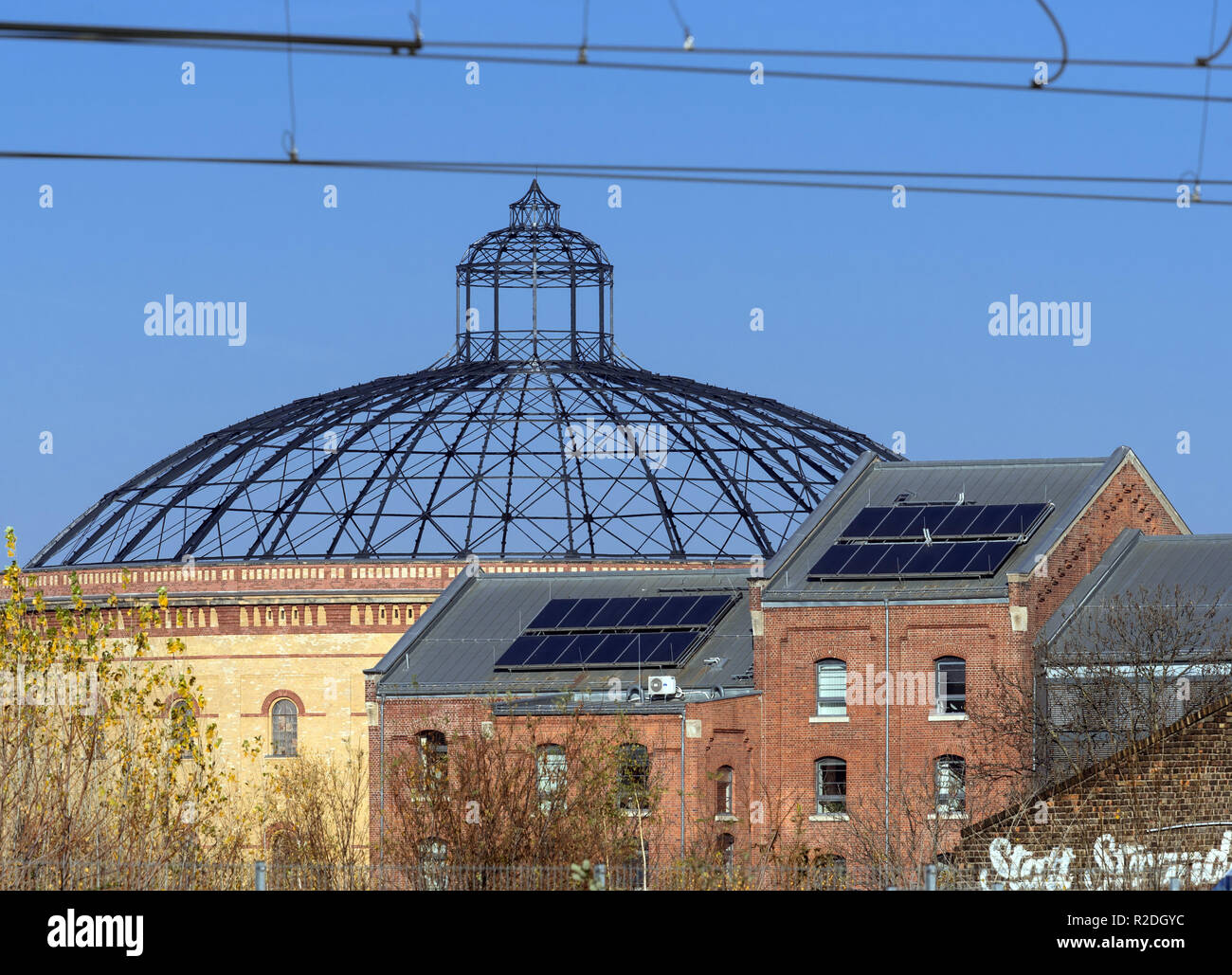 Leipzig, Germany. 16th Nov, 2018. The dome of the Gasometer North rises behind the roofs equipped with solar panels. The round brick building from the Gründerzeit was built in 1890 and is today a technical monument. Credit: Soeren Stache/dpa-Zentralbild/ZB/dpa/Alamy Live News Stock Photo