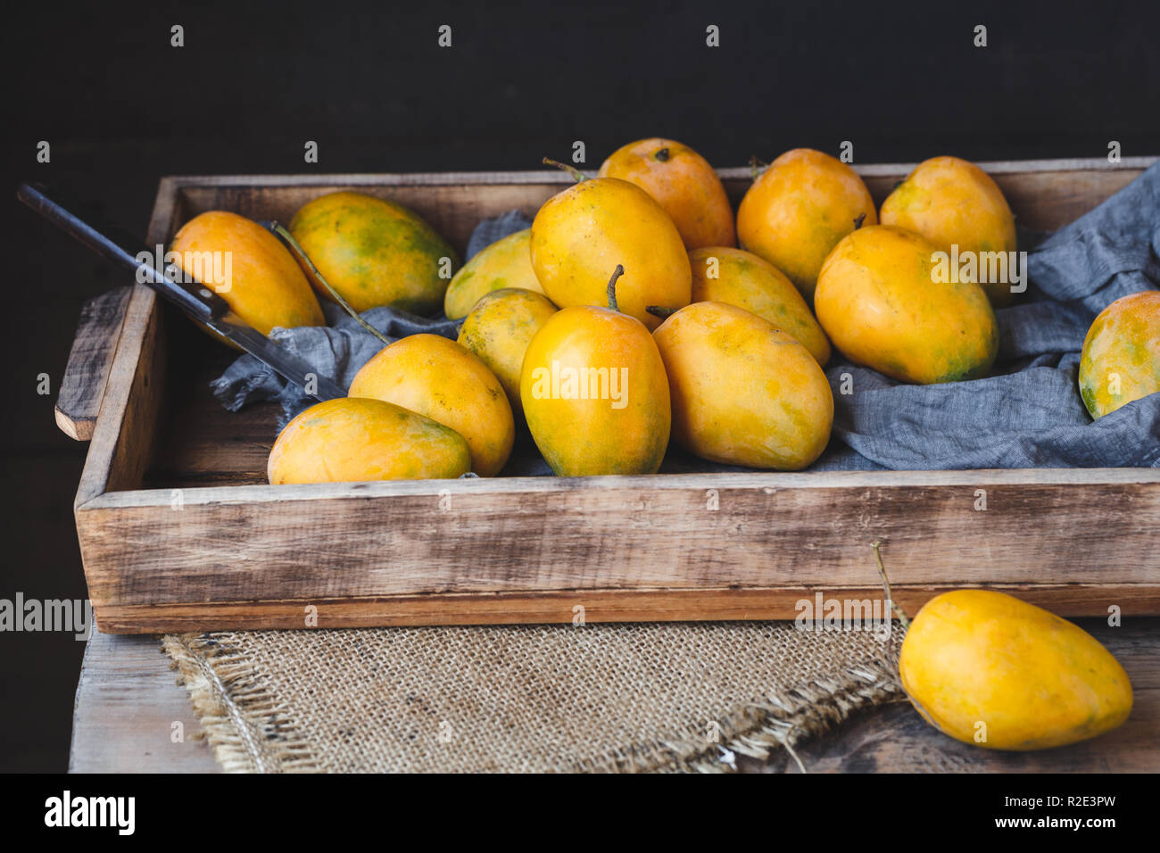 Mango R Vietnamese fruit green mango cut hi-res stock photography and images ...