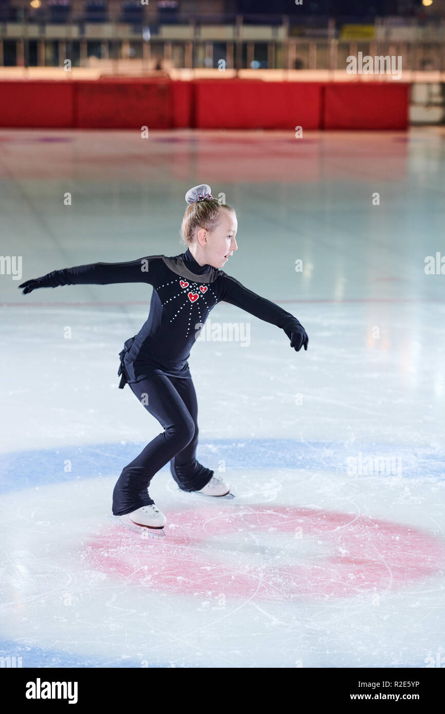 Figure skater hires stock photography and images Alamy