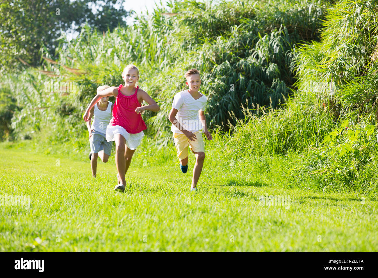 Siblings chasing hi-res stock photography and images - Alamy