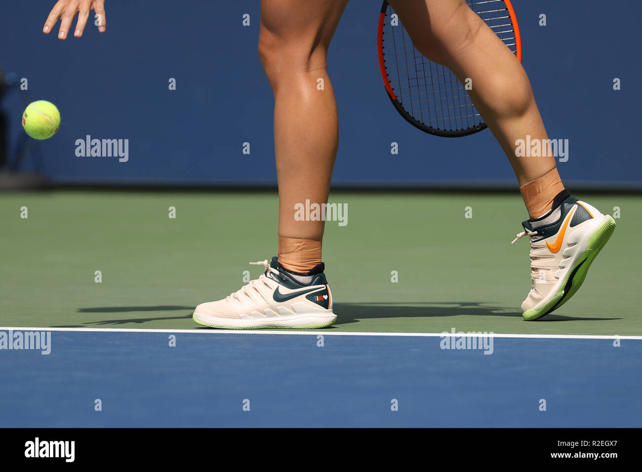 Grand Slam Champion Simona Halep of Romania wears custom Nike tennis shoes  during her 2018 US Open first round match at National Tennis Center Stock  Photo - Alamy