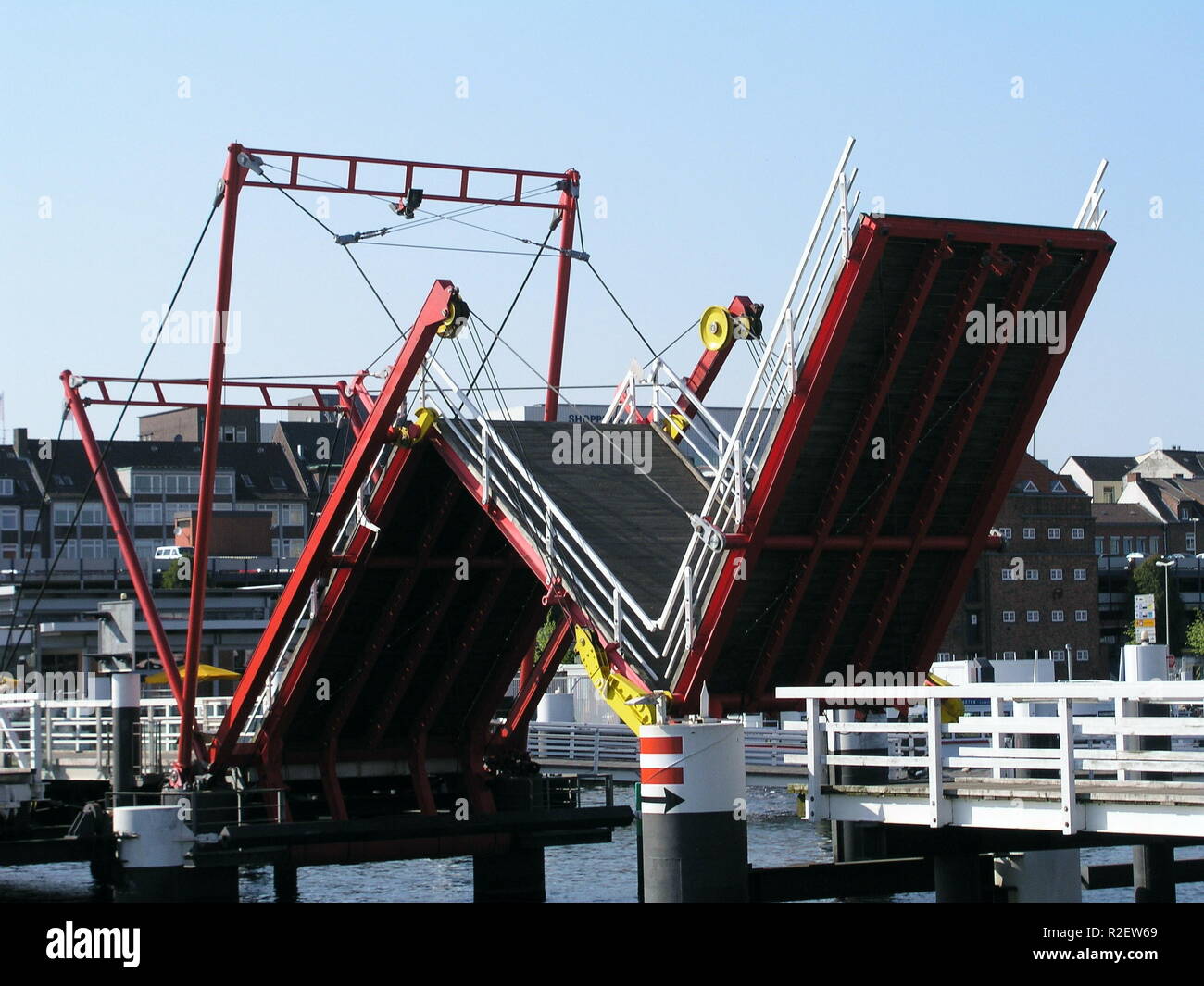 Bridge raise hi-res stock photography and images - Alamy