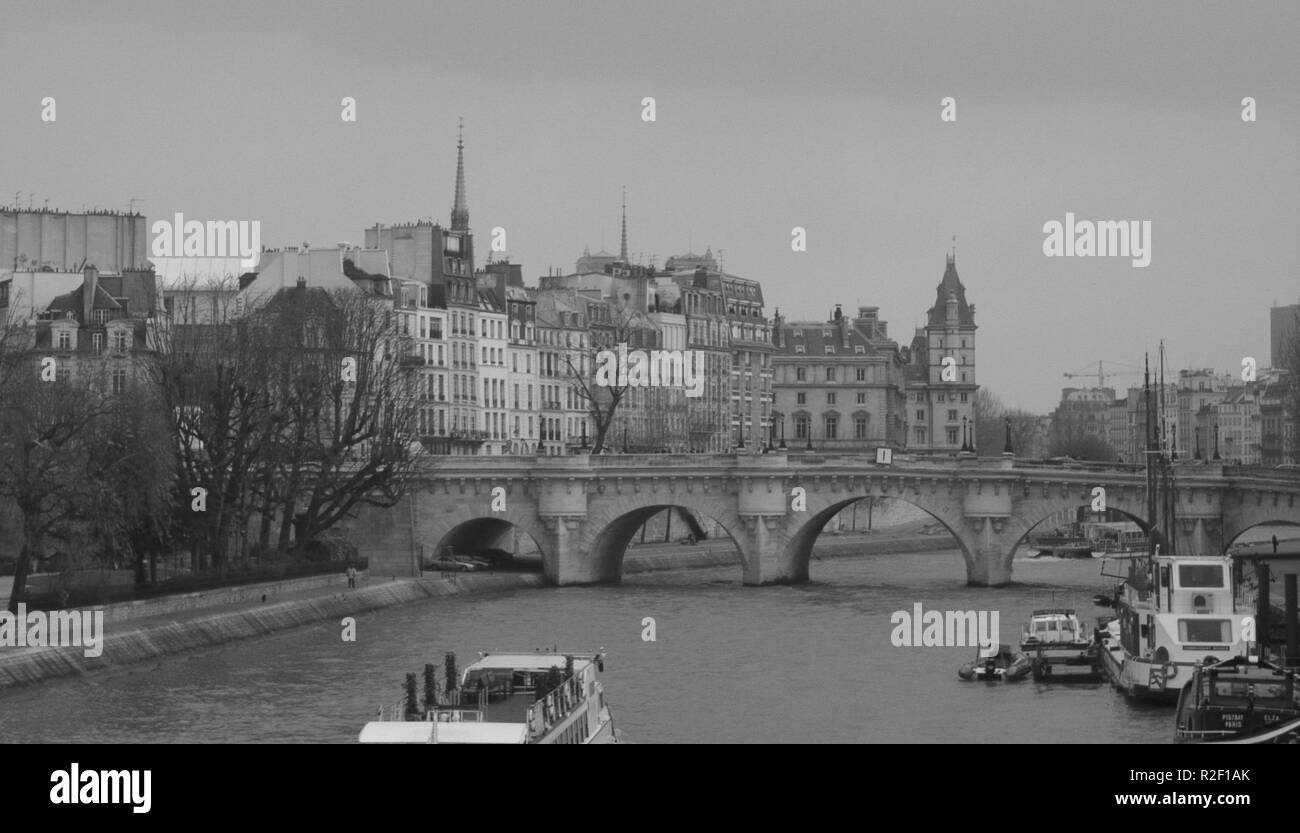 Boats seine Black and White Stock Photos & Images - Alamy