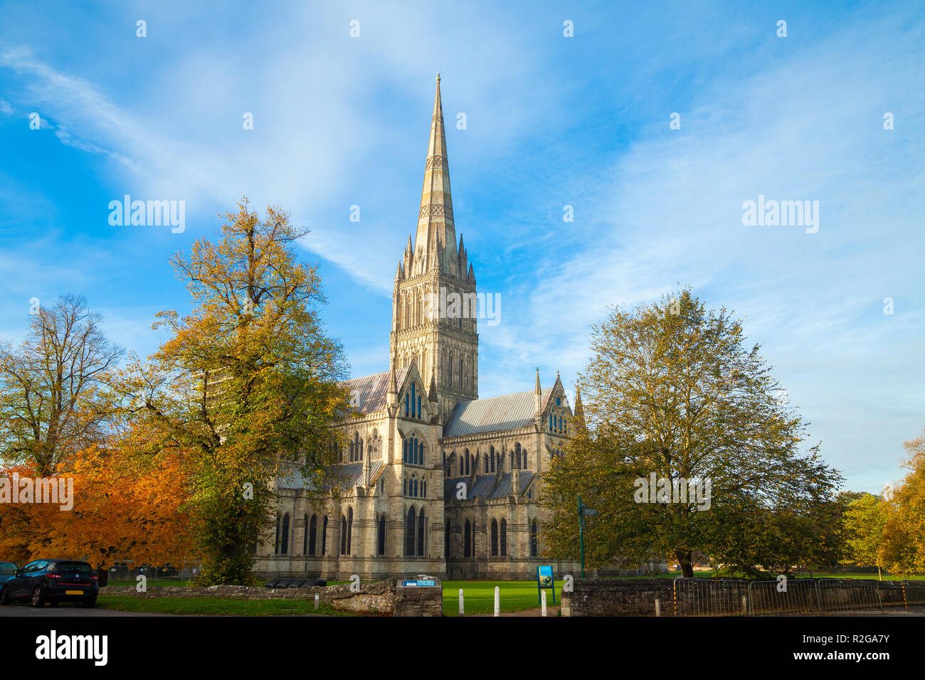 Salisbury Cathedral Close Salisbury Wiltshire England Stock Photo Alamy
