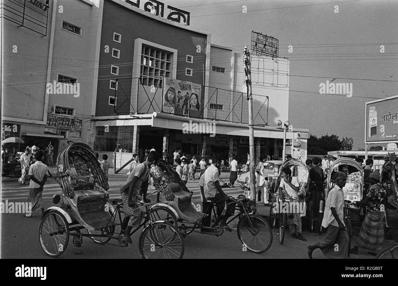 Rickshaws outside cinema, Dhaka Bangladesh 1980 Stock Photo