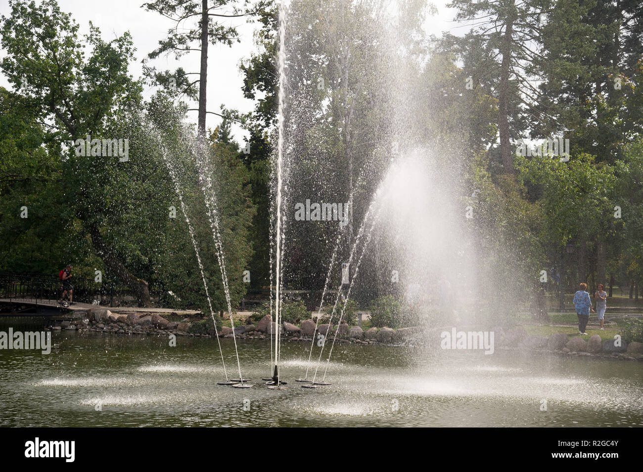 Fountain in public garden hi-res stock photography and images - Alamy