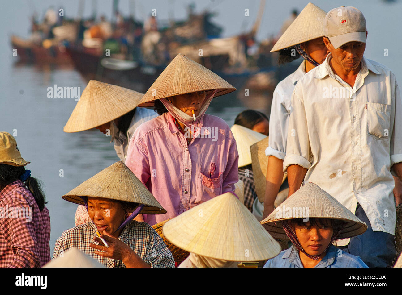 Women Fish Traders Wearing Traditional Conical Hats At The Auction On The Bank Of The Thu Bon River In Hoi An Vietnam Stock Photo Alamy