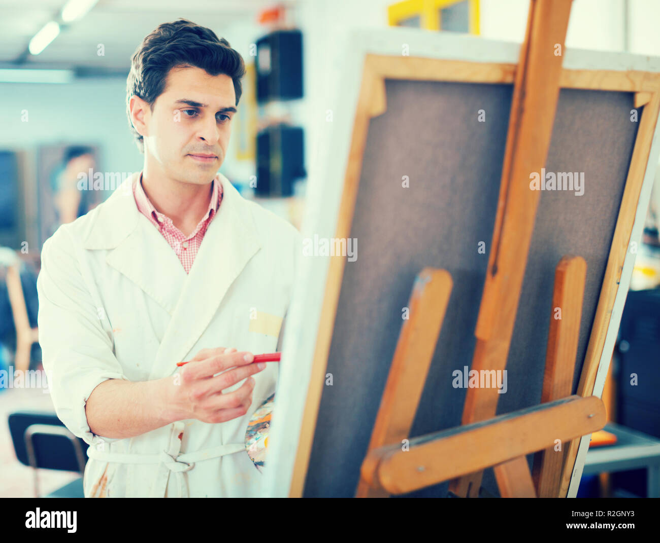 Male artist holding painting hi-res stock photography and images - Alamy