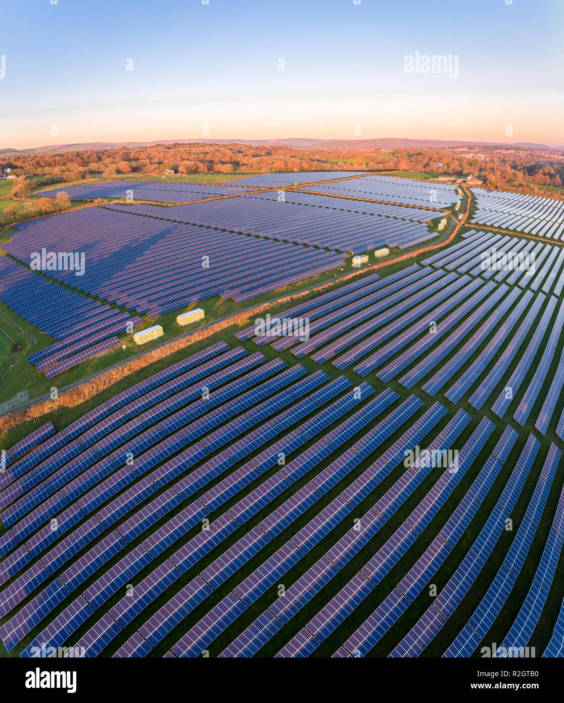 Solar panel farm hi-res stock photography and images - Alamy