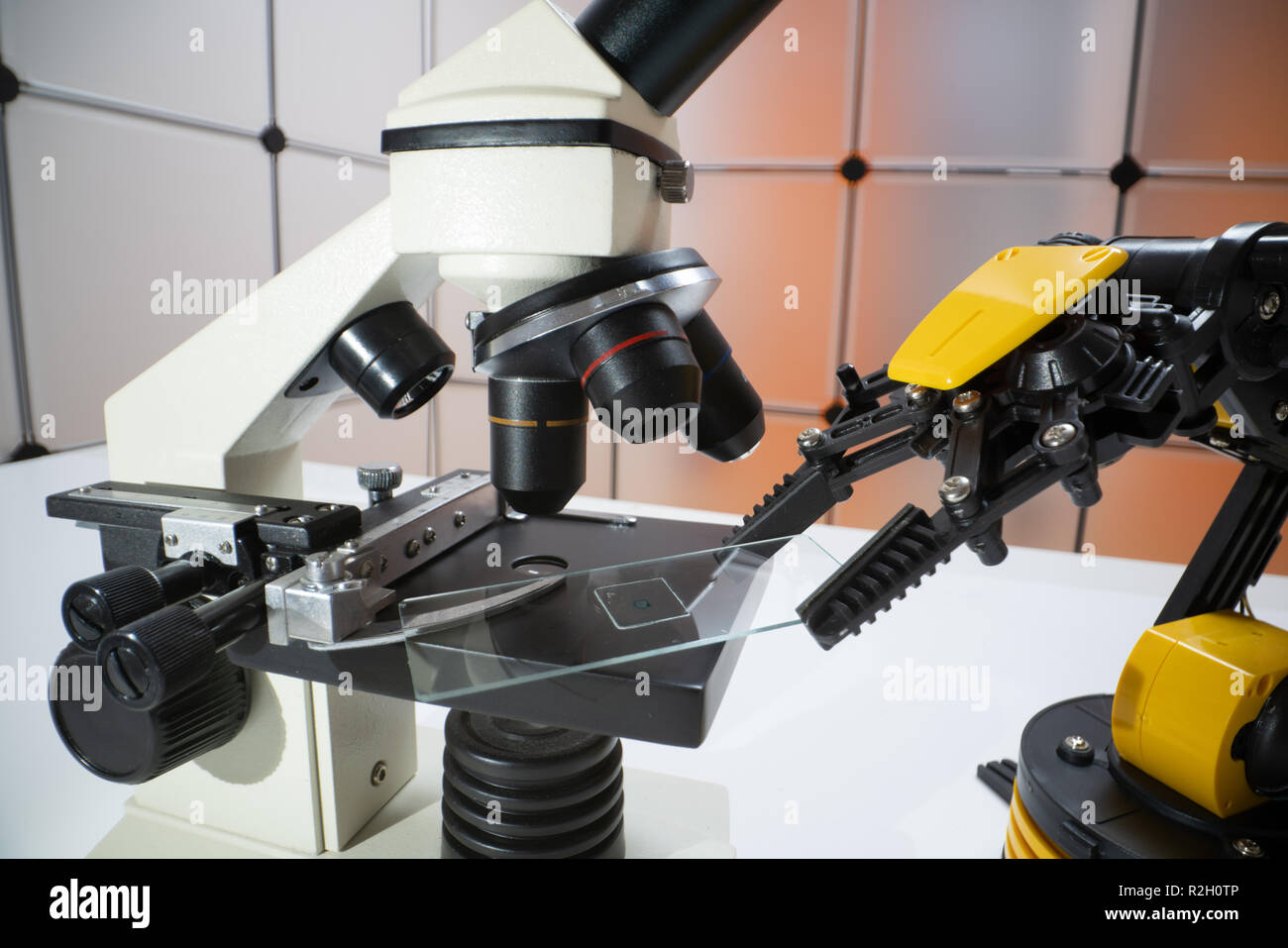 Microscope slide in robot arm and science microscope Stock Photo - Alamy
