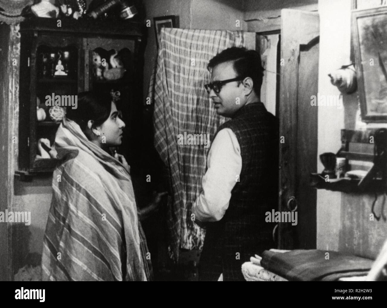 Mahanagar The Big City Year : 1963 India Director : Satyajit Ray Madhabi Mukherjee, Anil Chatterjee Stock Photo