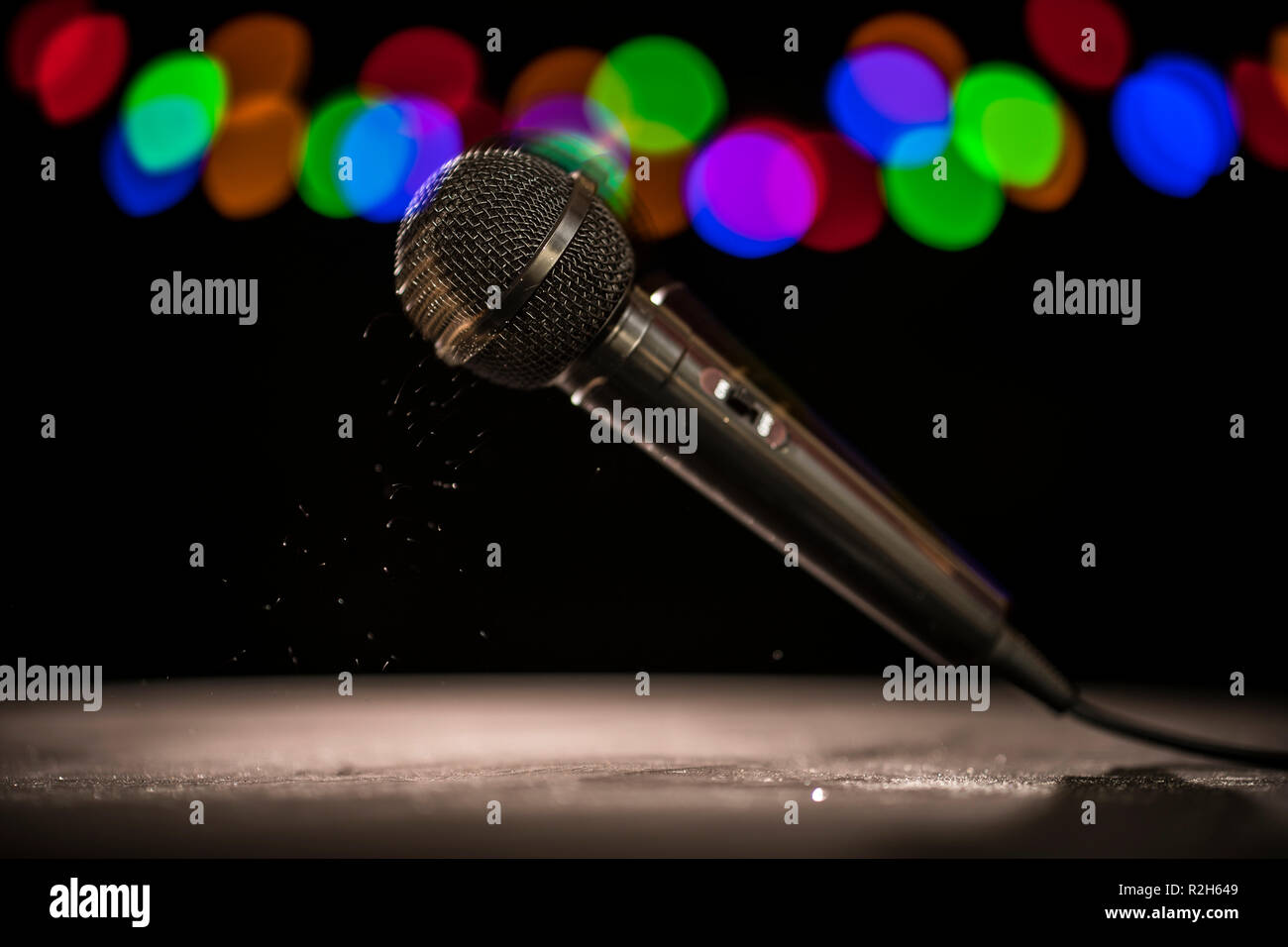 Mic drop hires stock photography and images Alamy