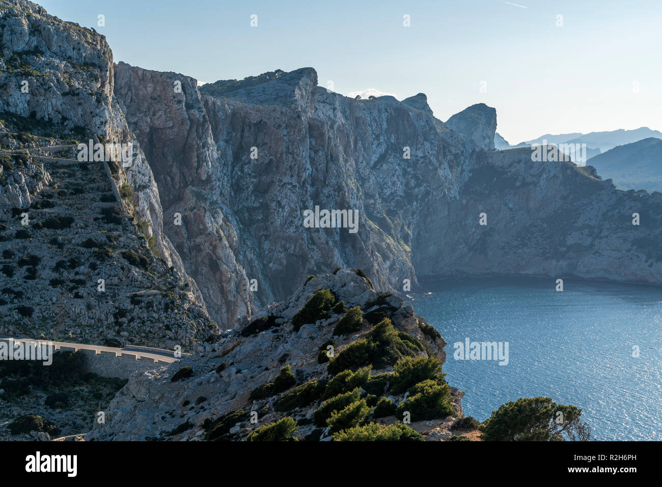 Steilküste am Cap Formentor, Mallorca, Balearen, Spanien  |  steep coast of Cap de Formentor,  Majorca, Balearic Islands, Spain, Stock Photo