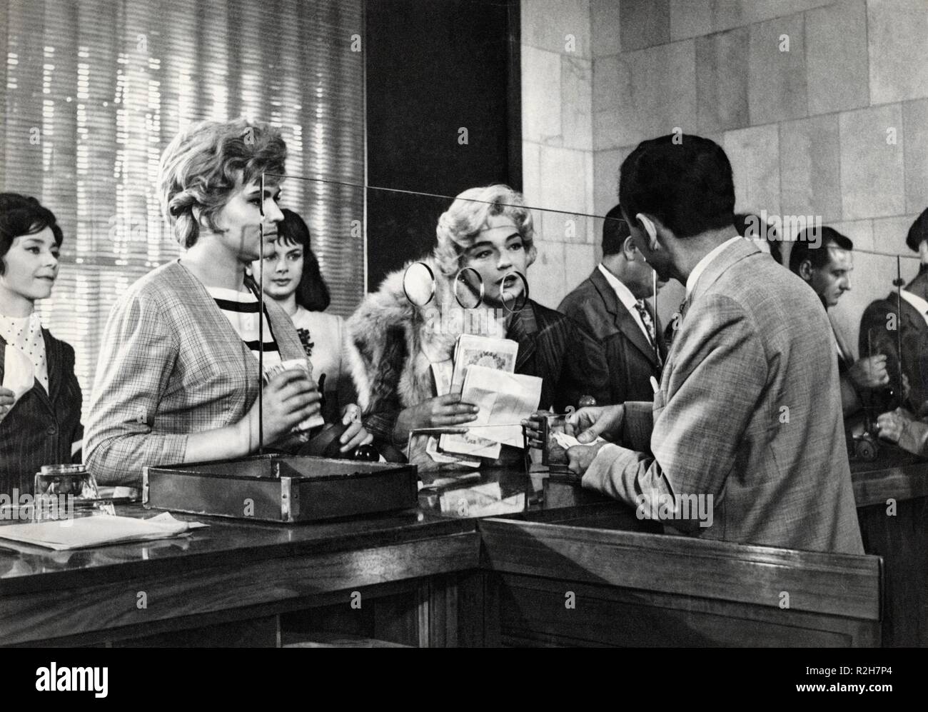 Adua E Le Compagne Year 1960 Italy Director Antonio Pietrangeli Gina Rovere Simone Signoret Stock Photo Alamy