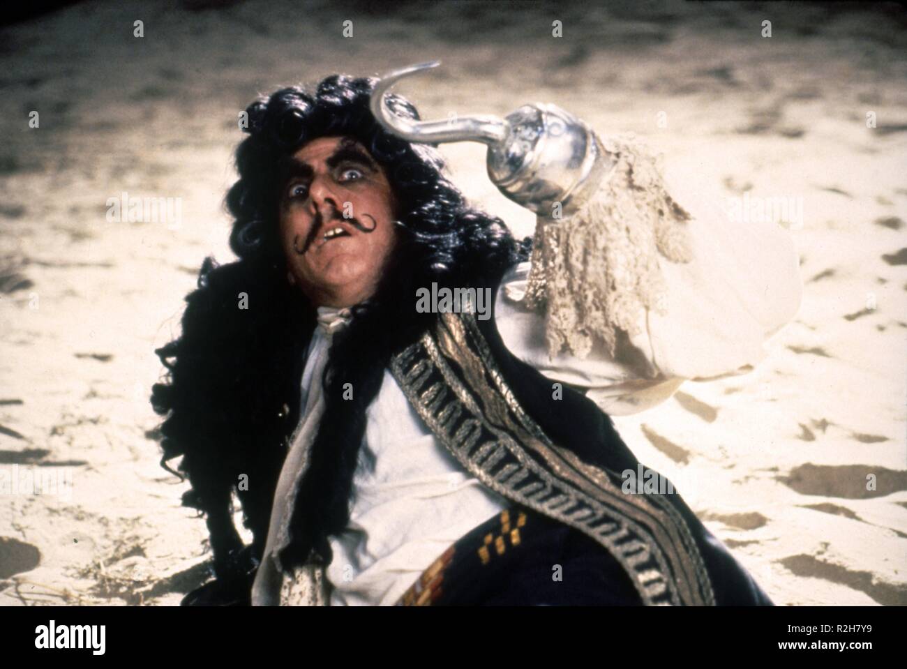 Hook 1991 bob hoskins hi-res stock photography and images - Alamy