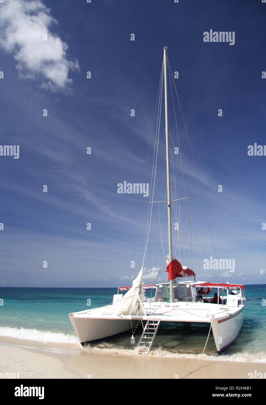 sailing in paradise Stock Photo Alamy