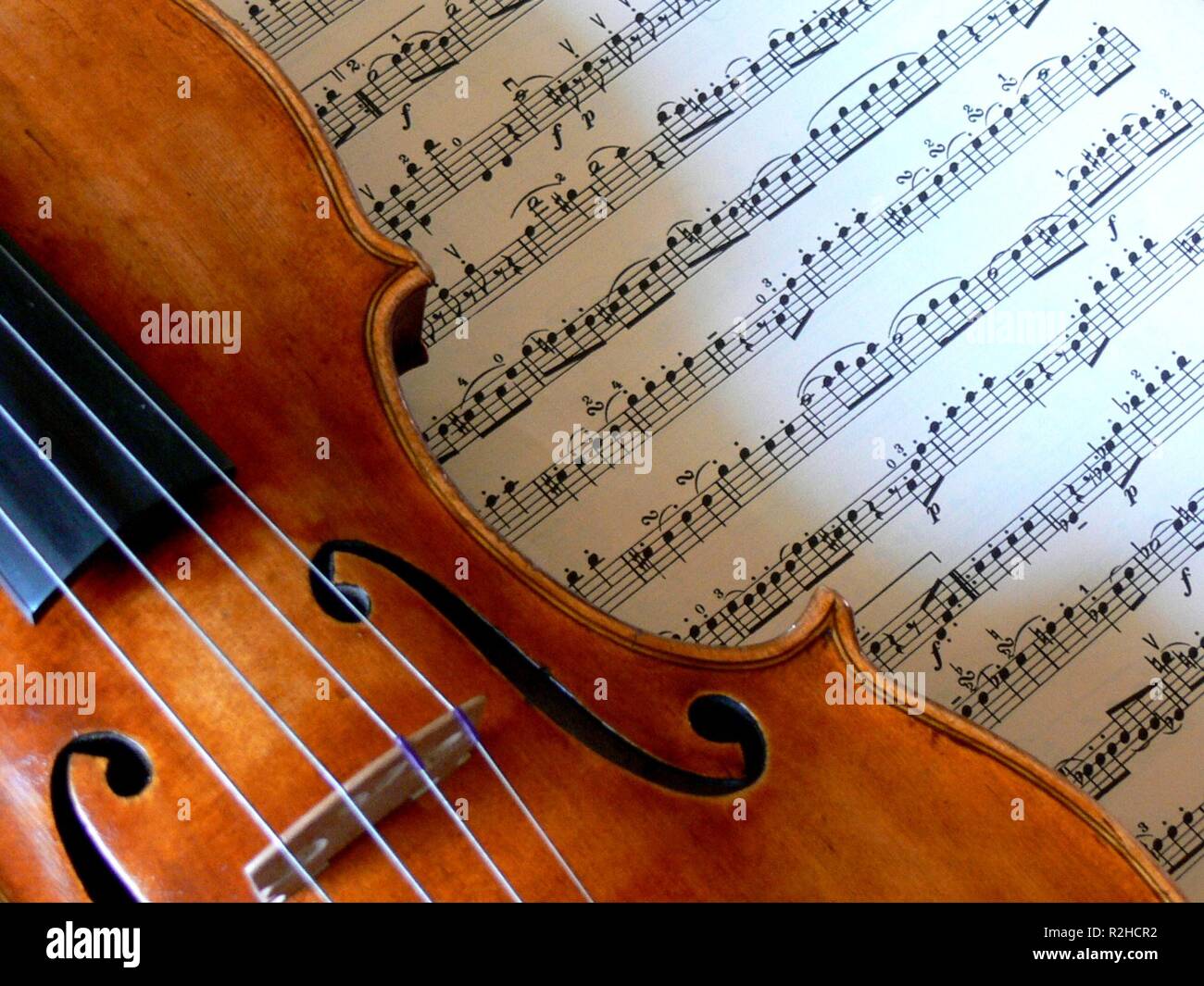 violin with notes Stock Photo Alamy