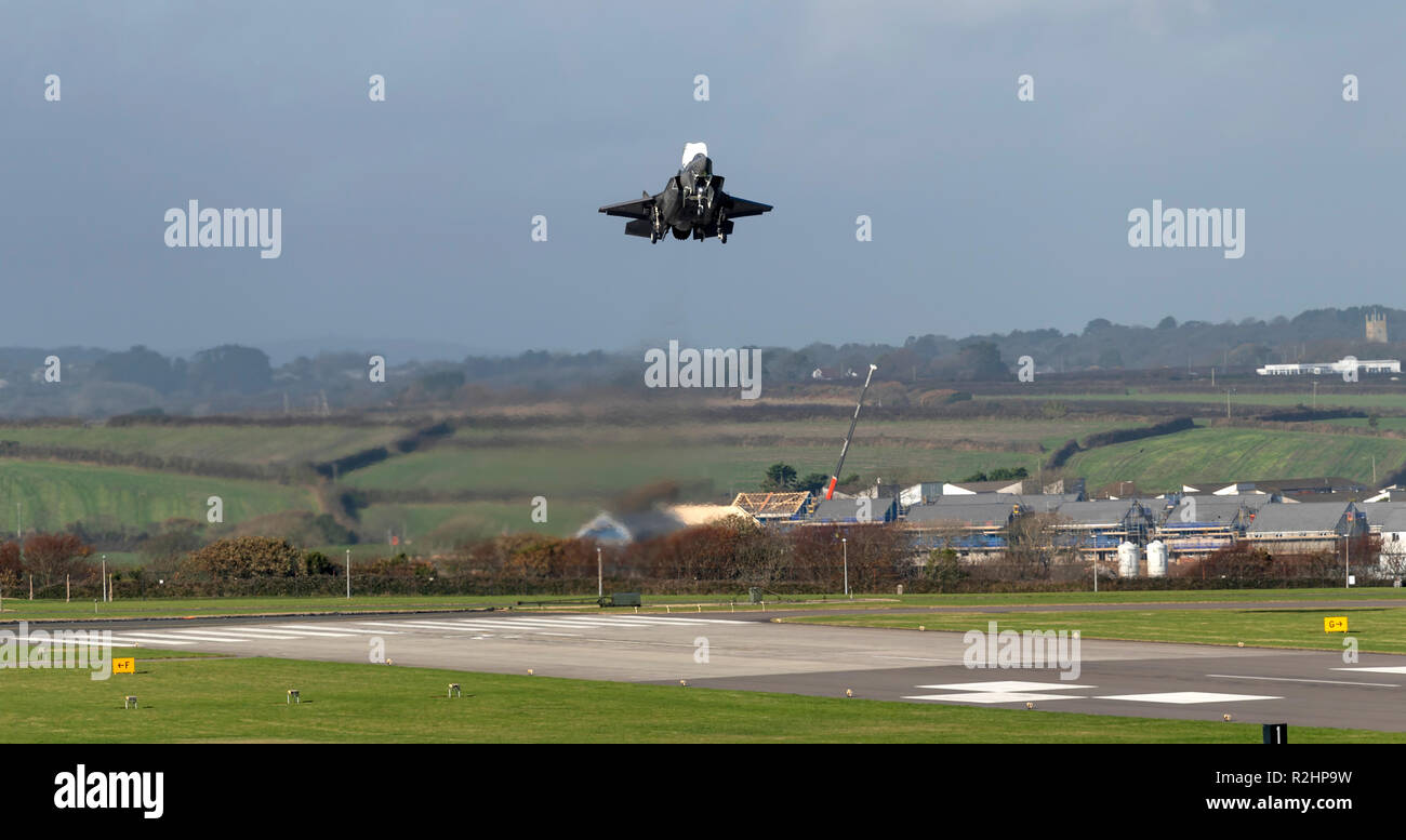 A UK  F-35B Lightning II from 617 Squadron based at RAF Marham, on a visit to RNAS Culdrose, carried out an overhead circuit and two missed approaches Stock Photo