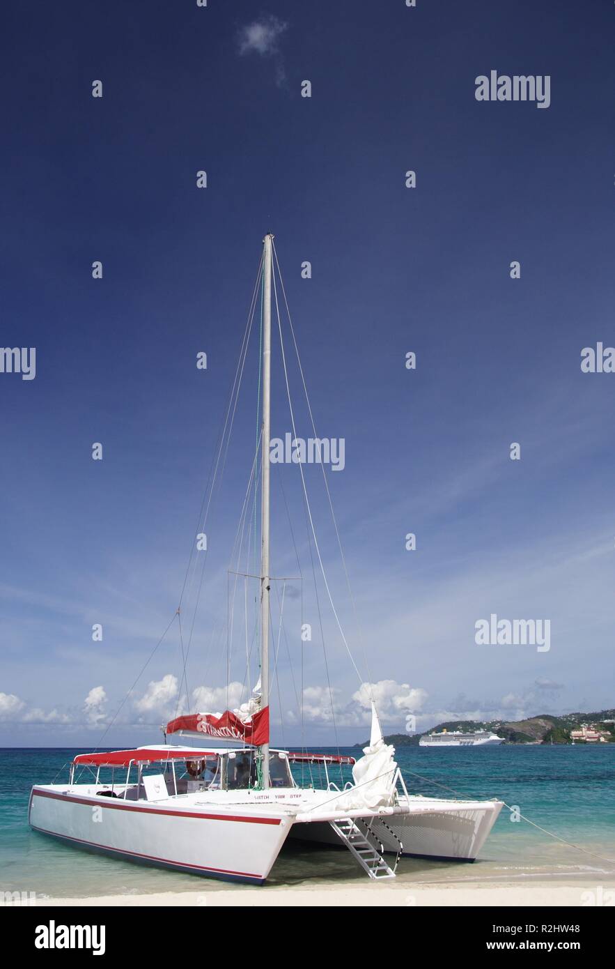 sailing in paradise Stock Photo Alamy