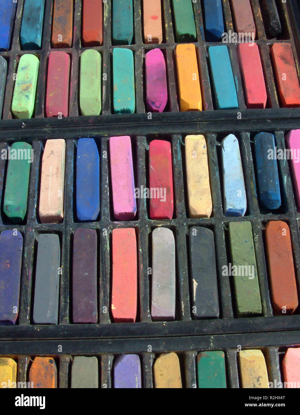 Black chalk and blue pastel hi-res stock photography and images - Alamy