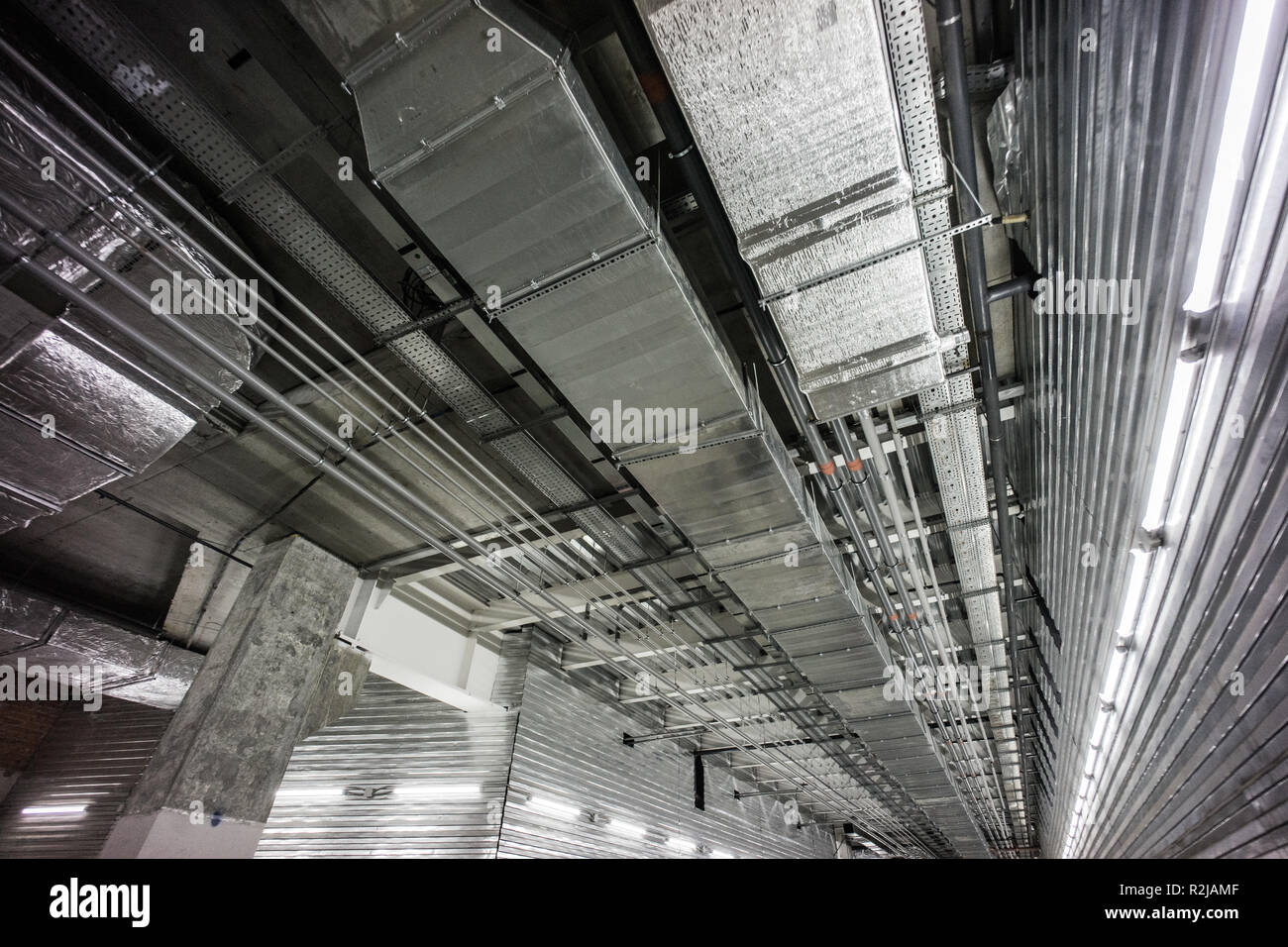 Cable concrete wall on construction hi-res stock photography and images ...
