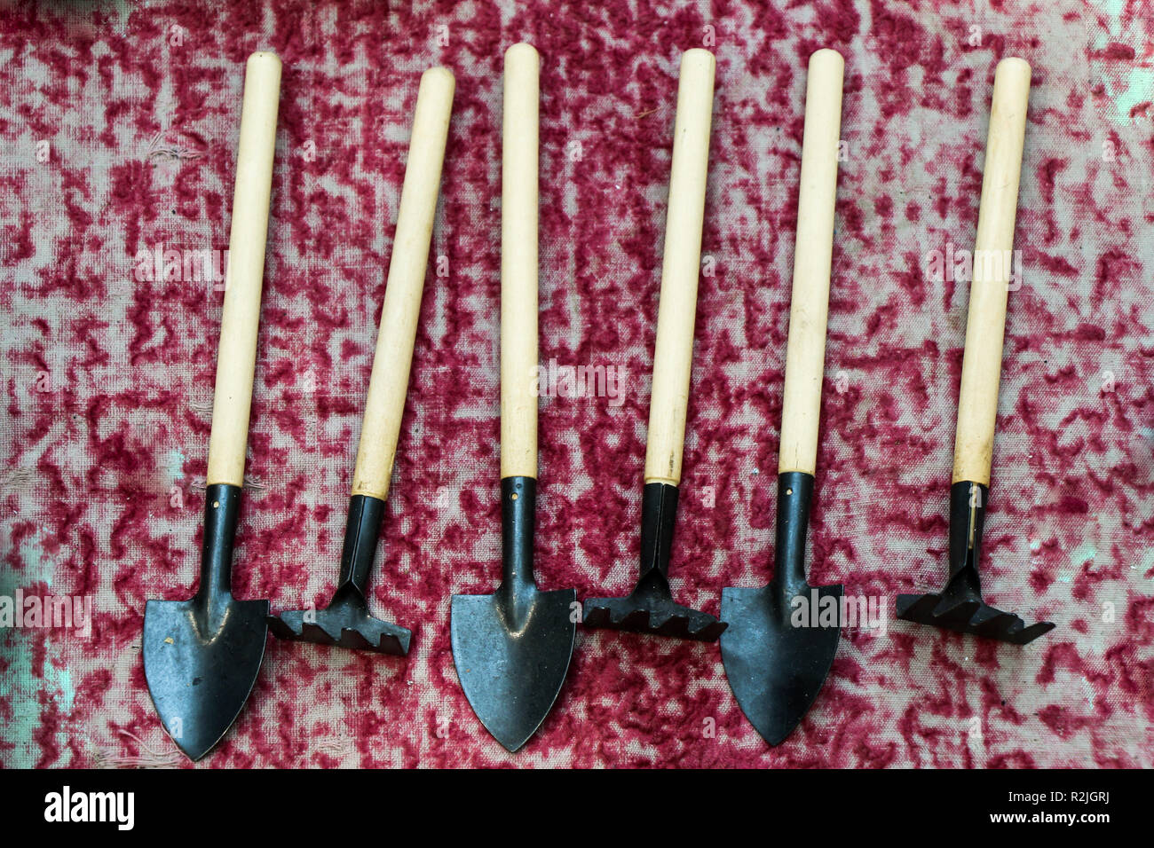 Garden vector shovel hi-res stock photography and images - Alamy