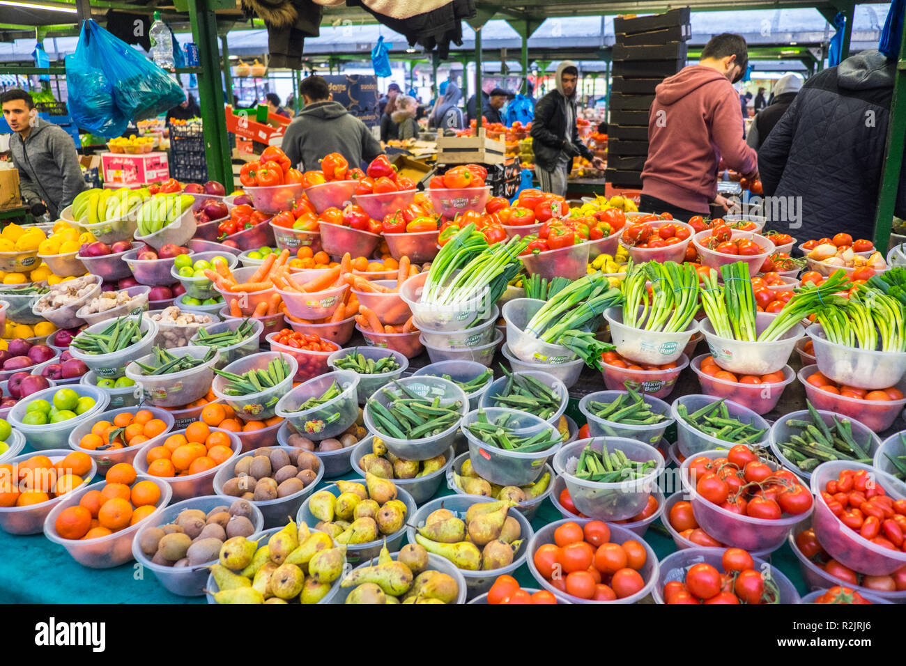 Fruit,and,vegetables,veg,vegetable,stalls,at,outdoor,section,of,Rag