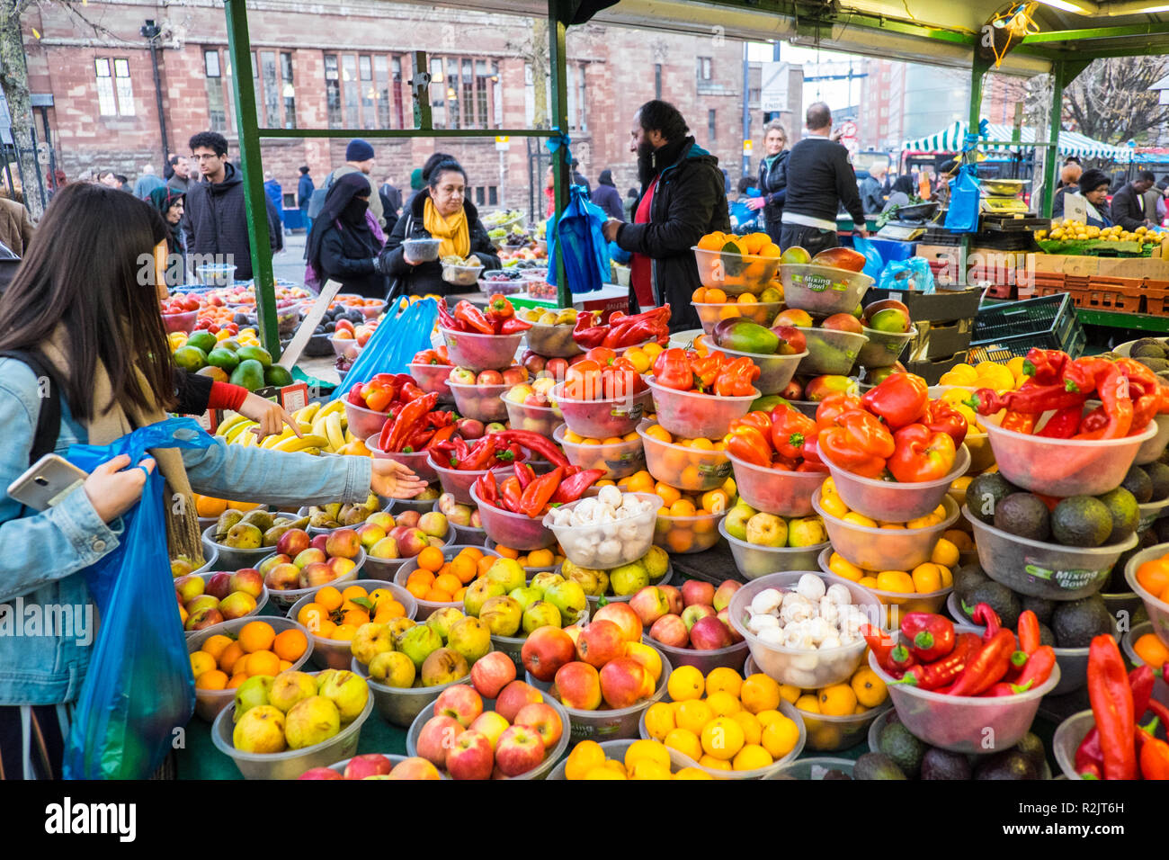 Fruit,and,vegetables,veg,vegetable,stalls,at,outdoor,section,of,Rag