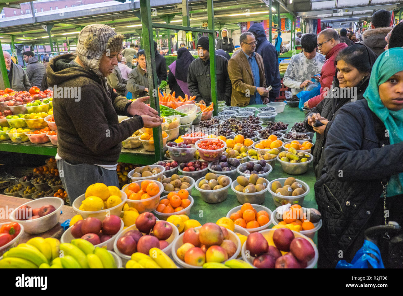 Fruit,and,vegetables,veg,vegetable,stalls,at,outdoor,section,of,Rag Market,Bull Ring,Birmingham,City Centre,West,Midlands,England,UK,GB,Great,Britain, Stock Photo