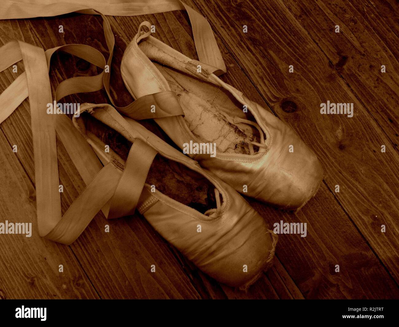 Ballet shoes and music hi-res stock photography and images - Alamy