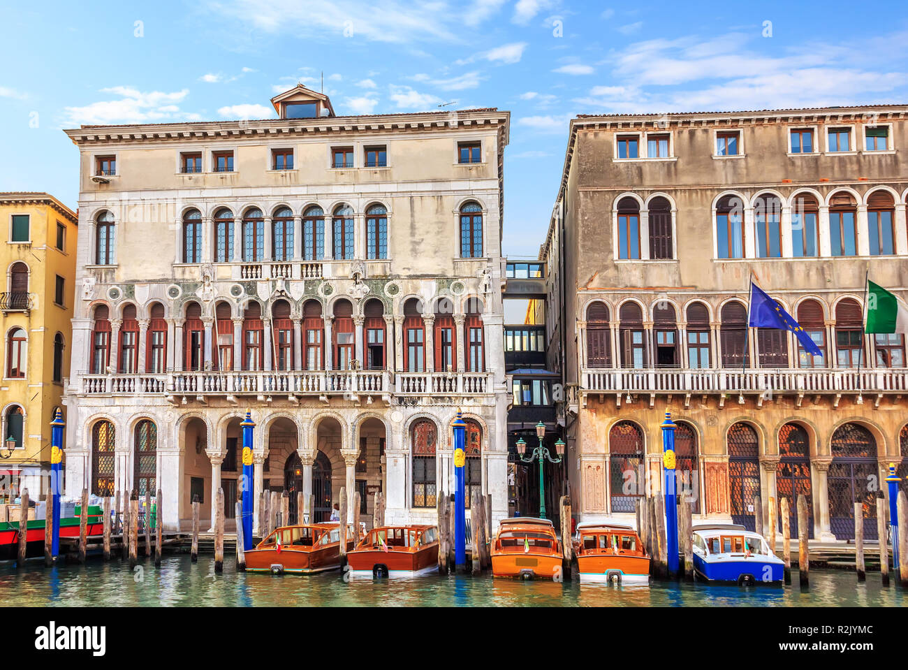Venice municipality office near Rialto Bridge, Italy Stock Photo Alamy