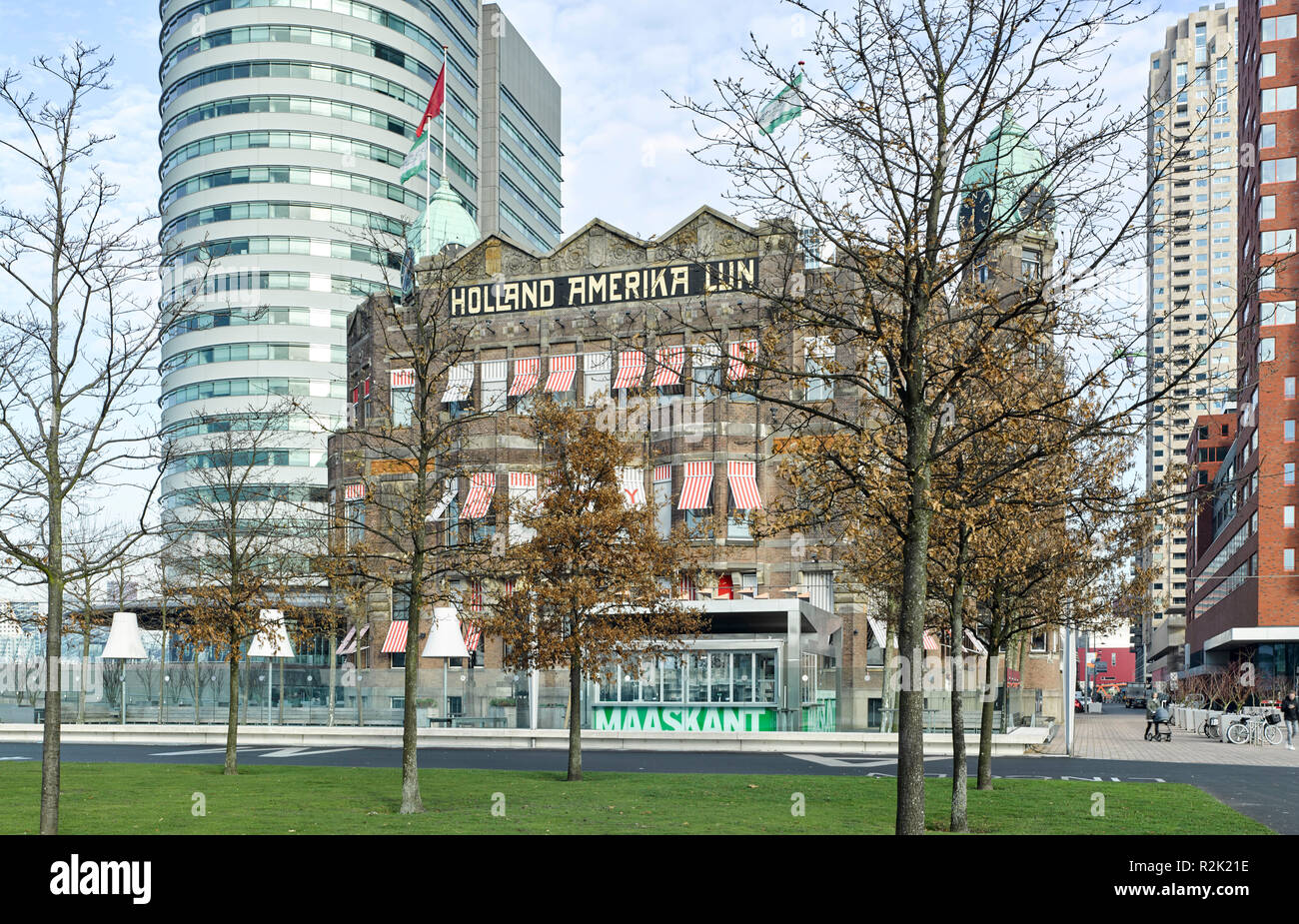 Rotterdam, district 'head of south', on the left the World Port Center, in the middle the hotel 'New York' and on the right the tower Monte Video (Francine Houben, 2000-2005) Stock Photo